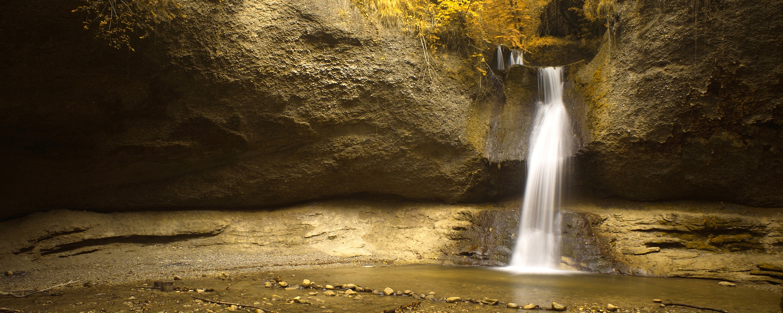 Водопад в Швейцарии обои