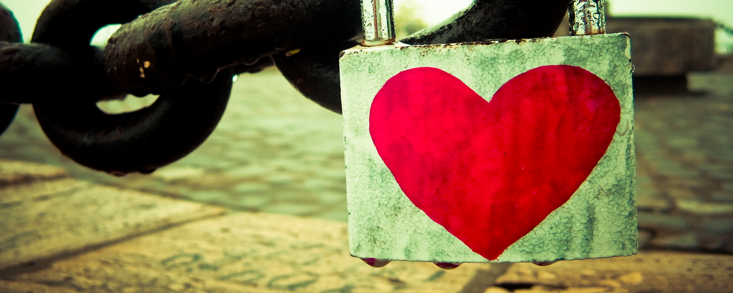 Замочек для влюбленных обои