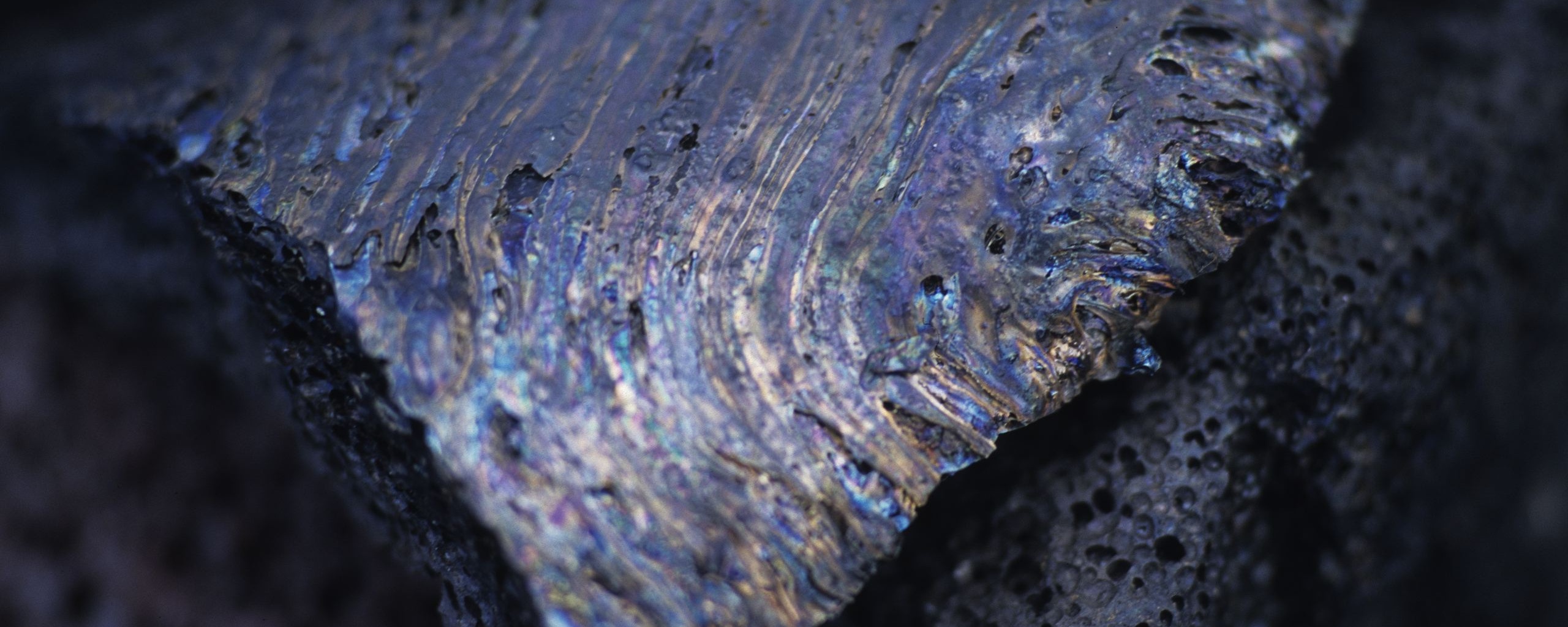 Металл с радужным отливом обои