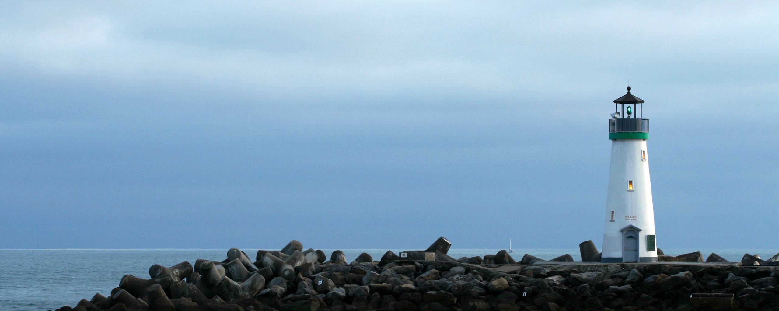 Маяк в порту Санта-Круз обои