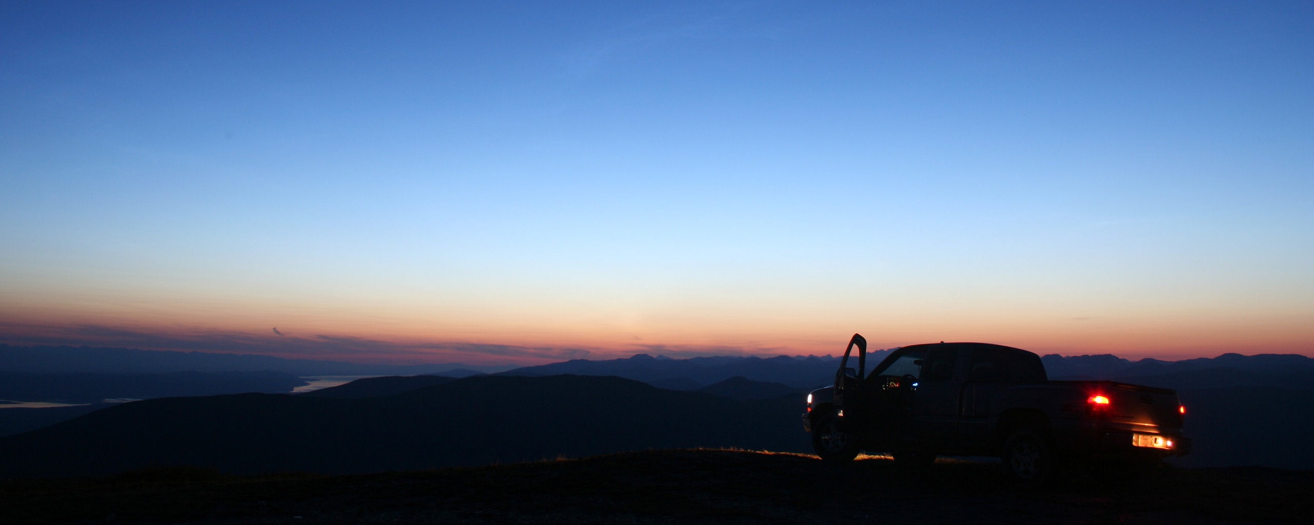 Авто на фоне заката обои