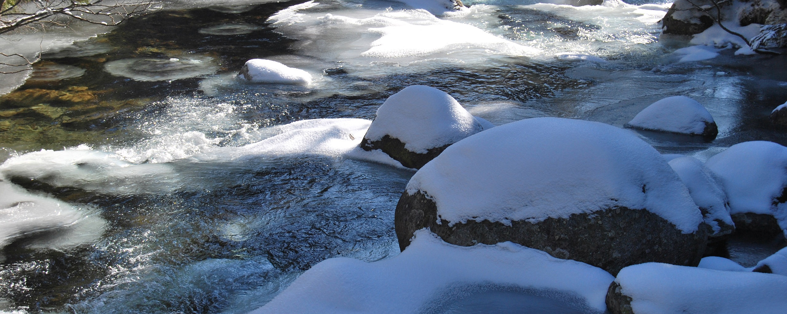 Замёрзжая речка обои