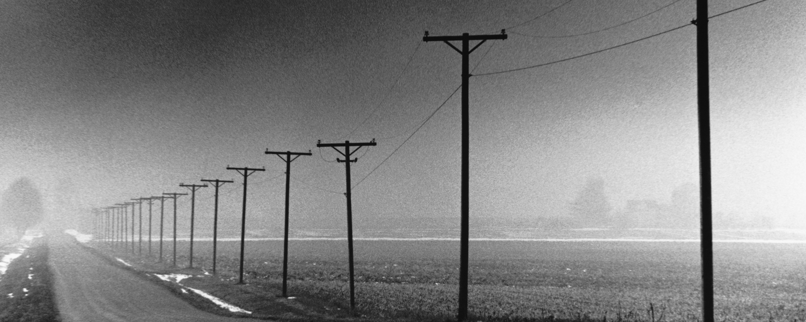 Столбы вдоль дороги обои