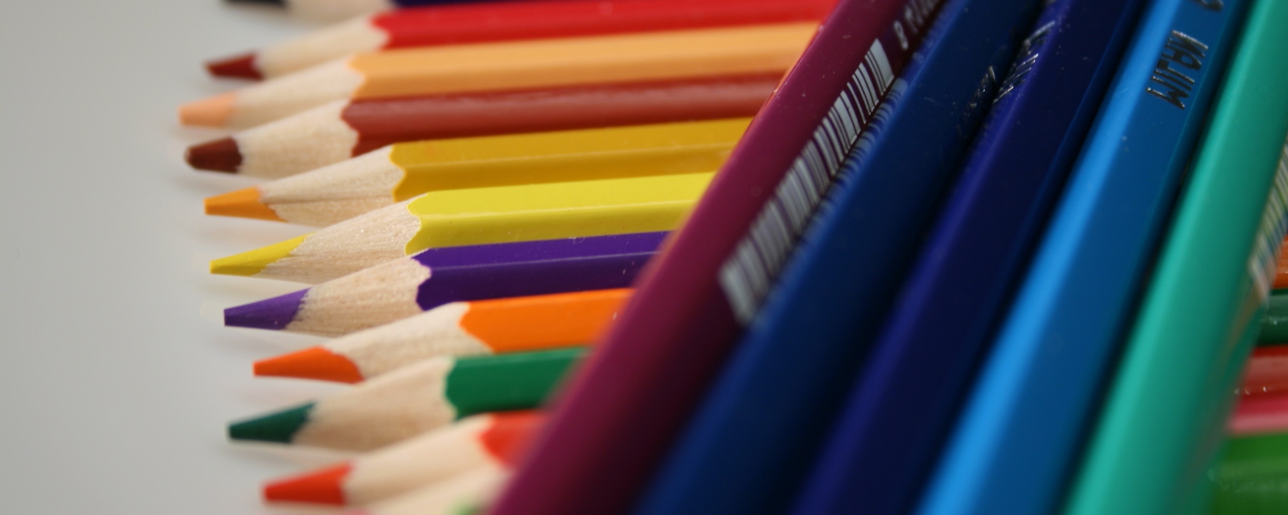 Цветные карандаши обои