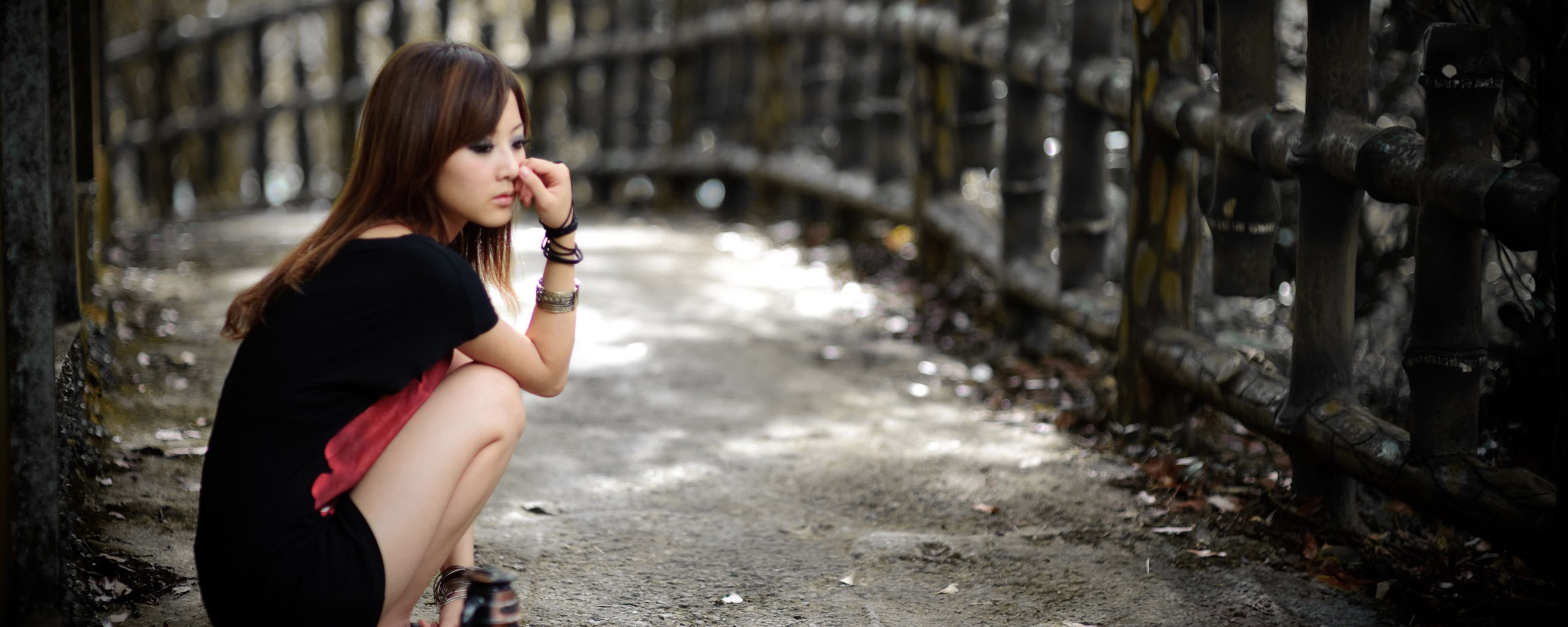 Грустная японская девушка обои