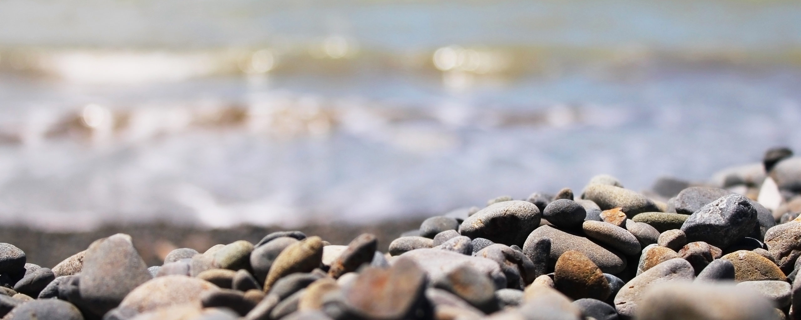 Пляж из гальки обои