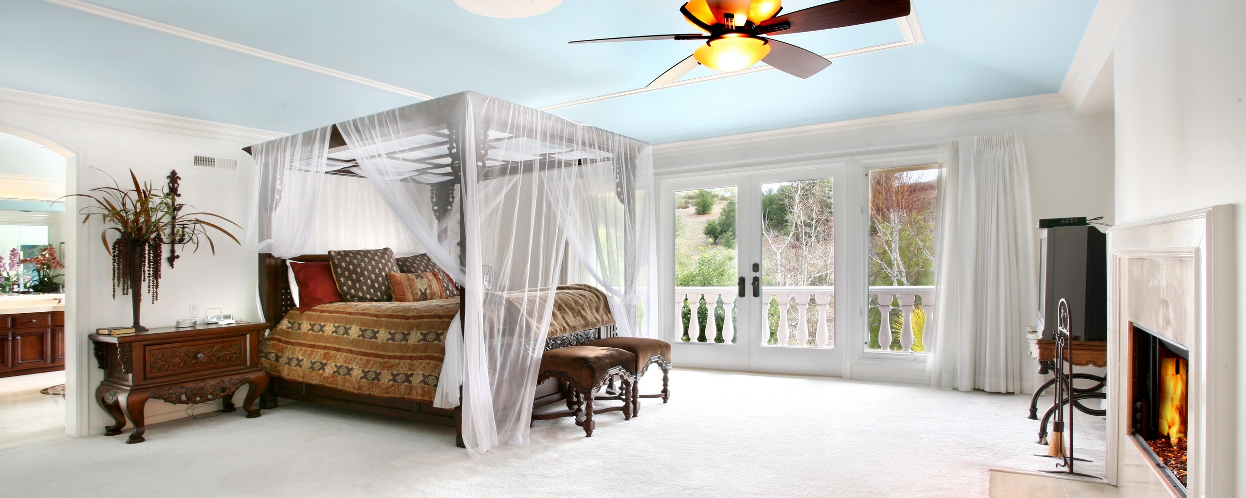 Светлая спальня обои