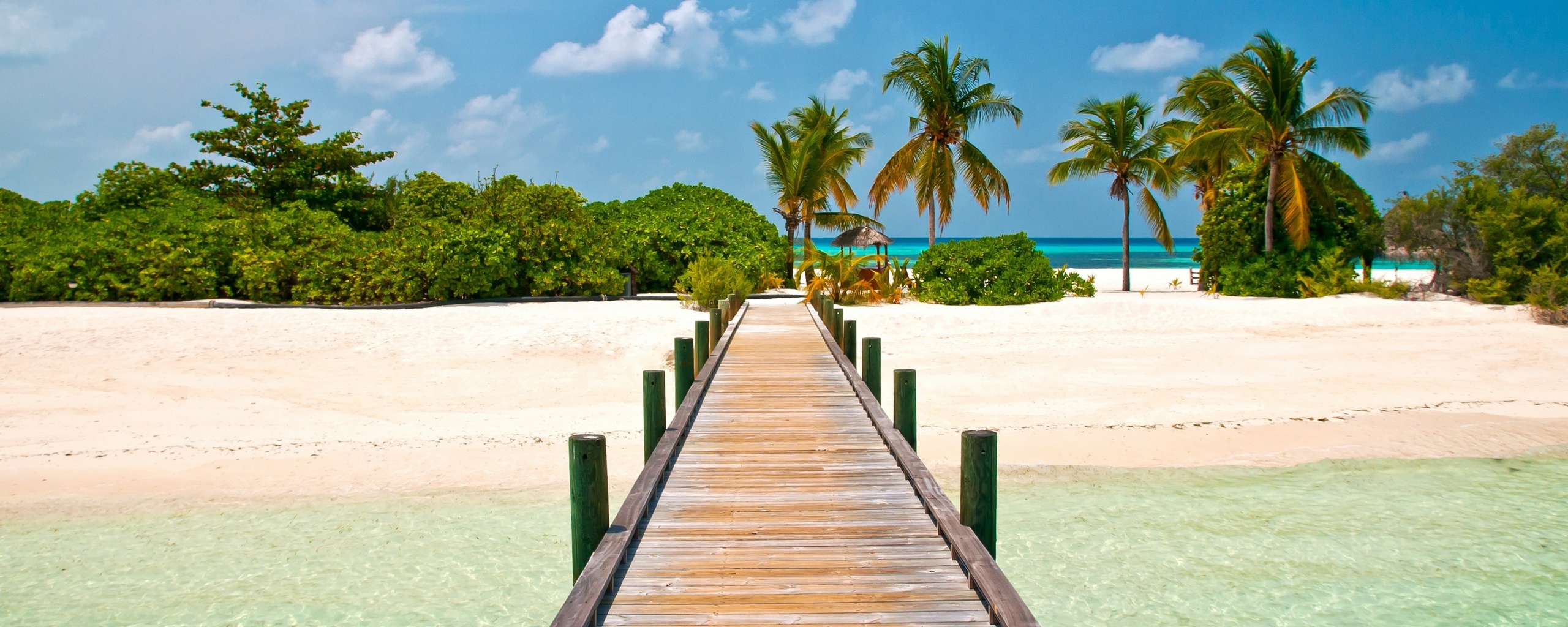 Пирс на тропическом острове обои