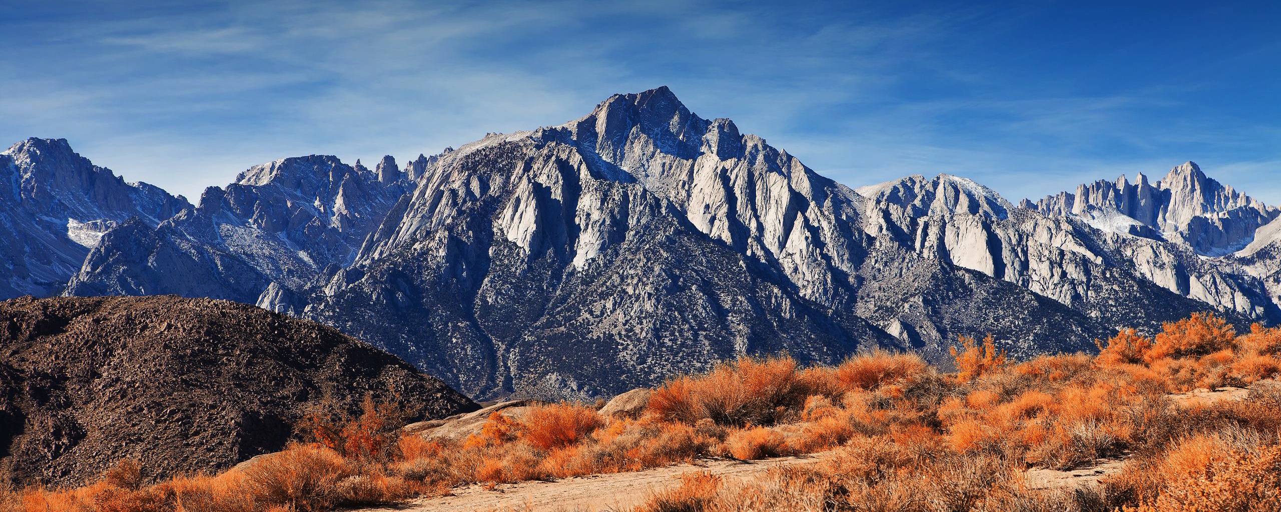 Горы у пустыни обои