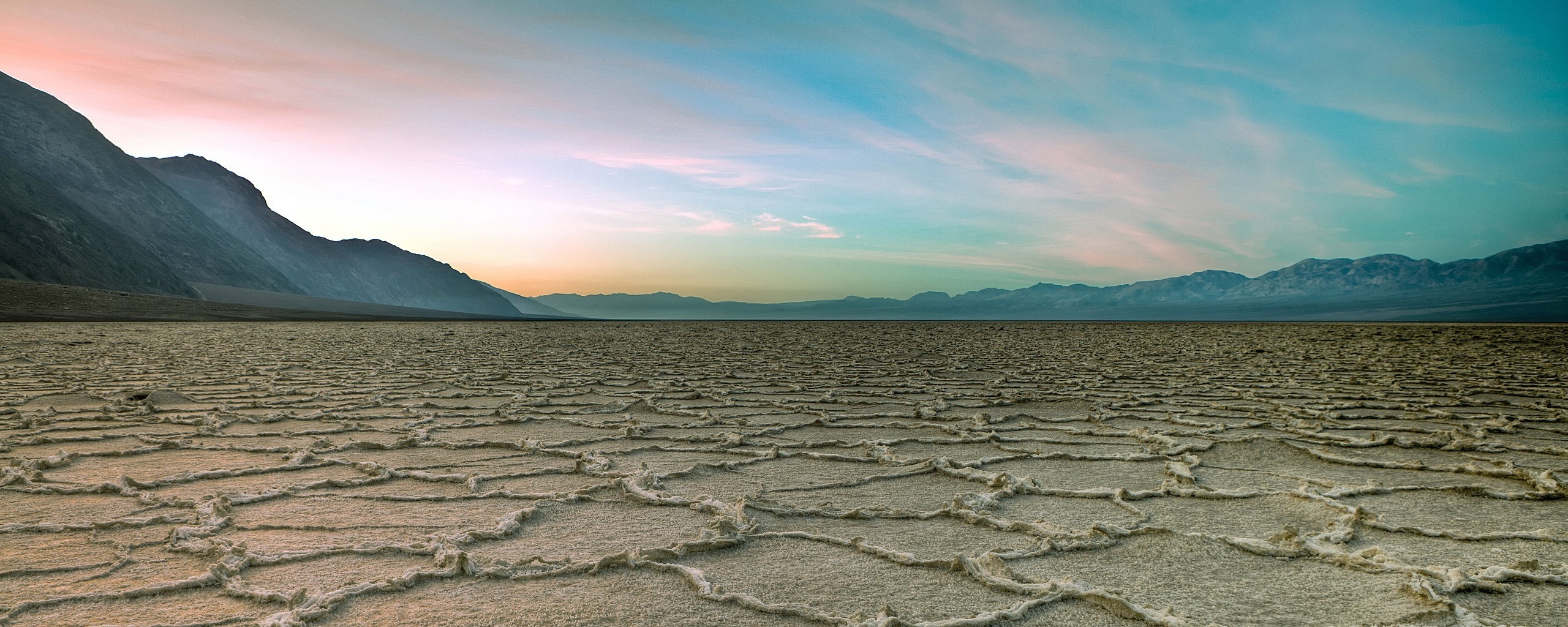 Высохшее пустынное озеро обои