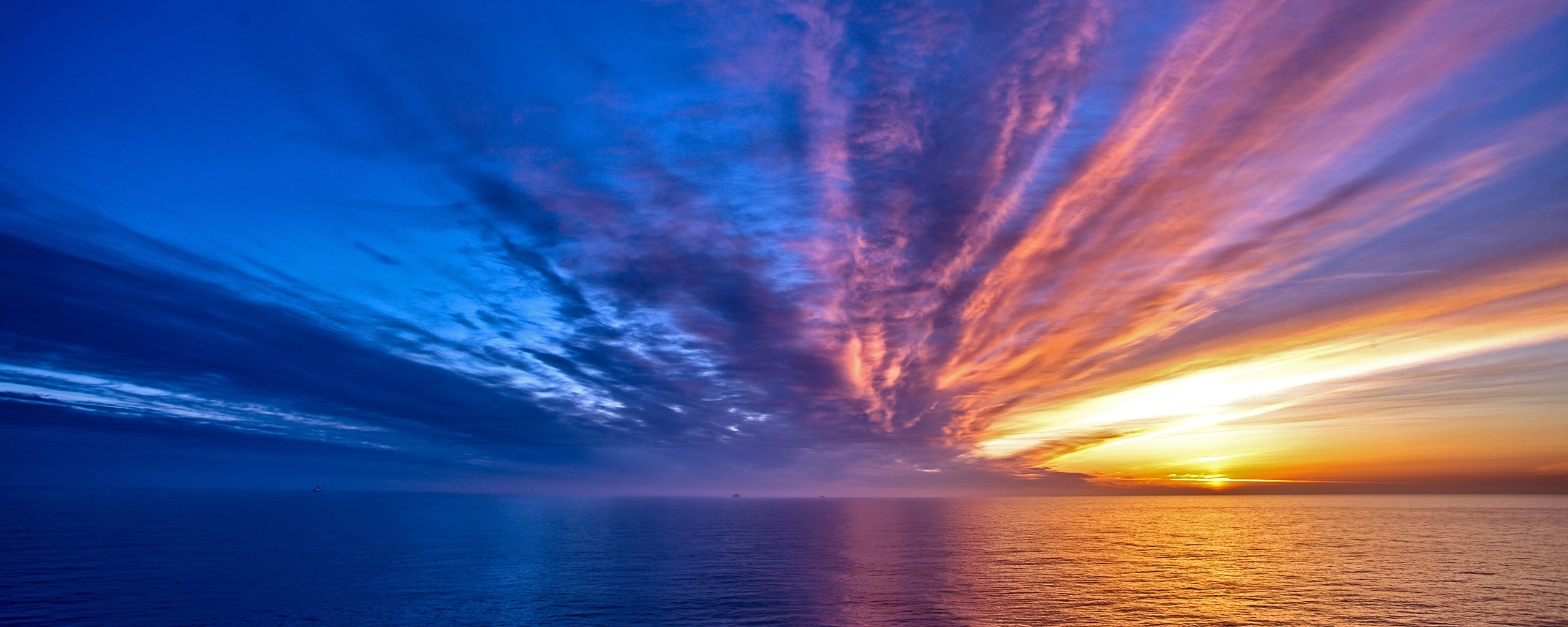 Закатное небо над морем обои