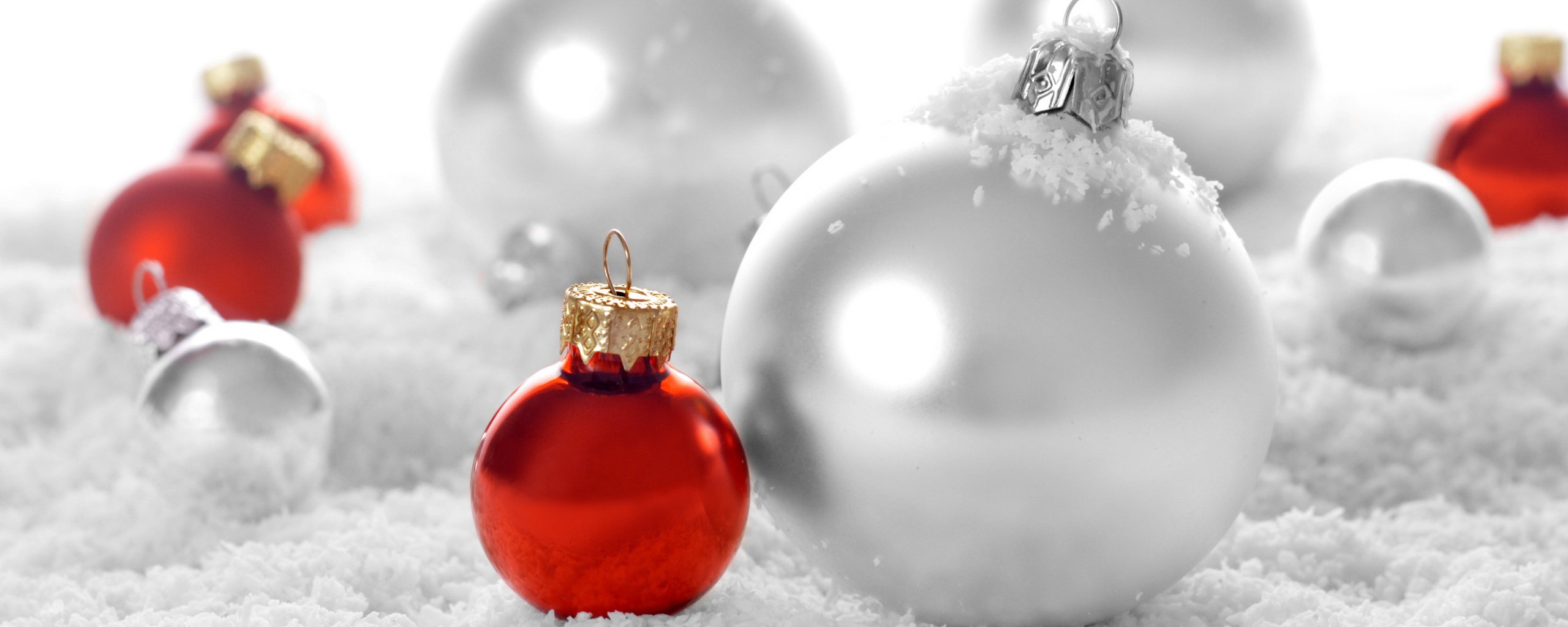 Красно-белые игрушки  обои