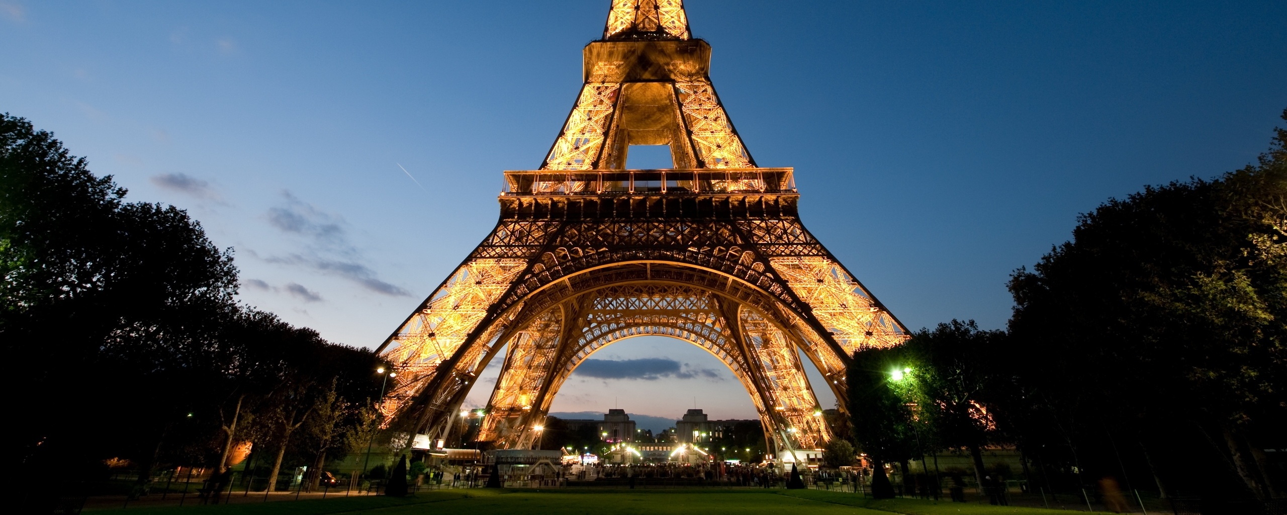 Светящаяся эйфелева башня обои