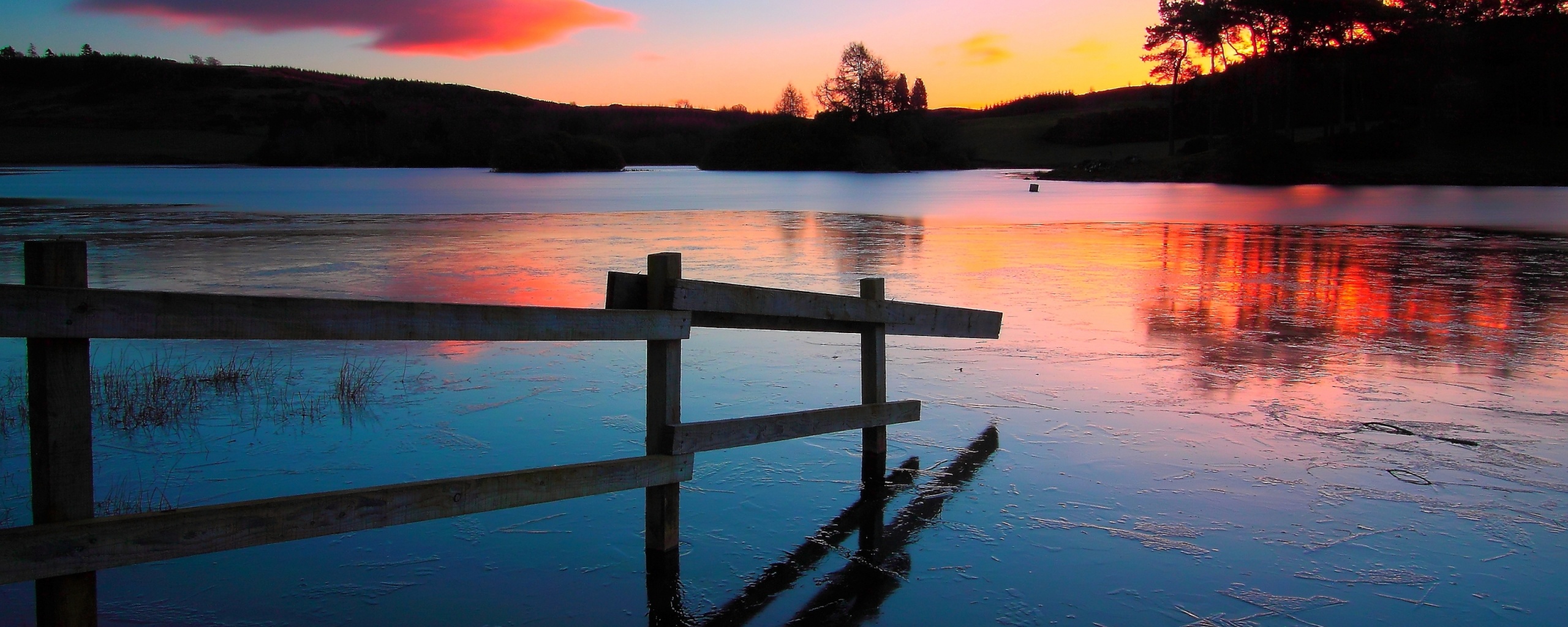 Красивый закат на озере обои