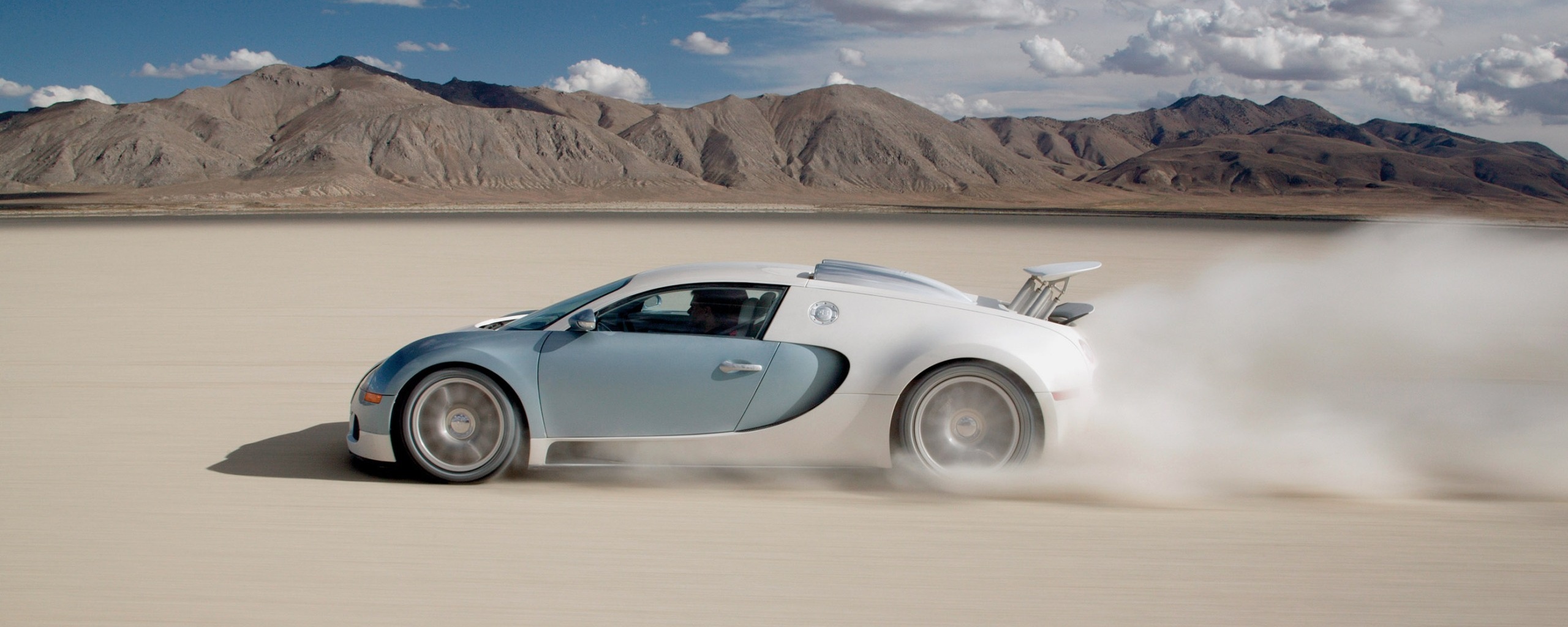 Бугатти в долине обои