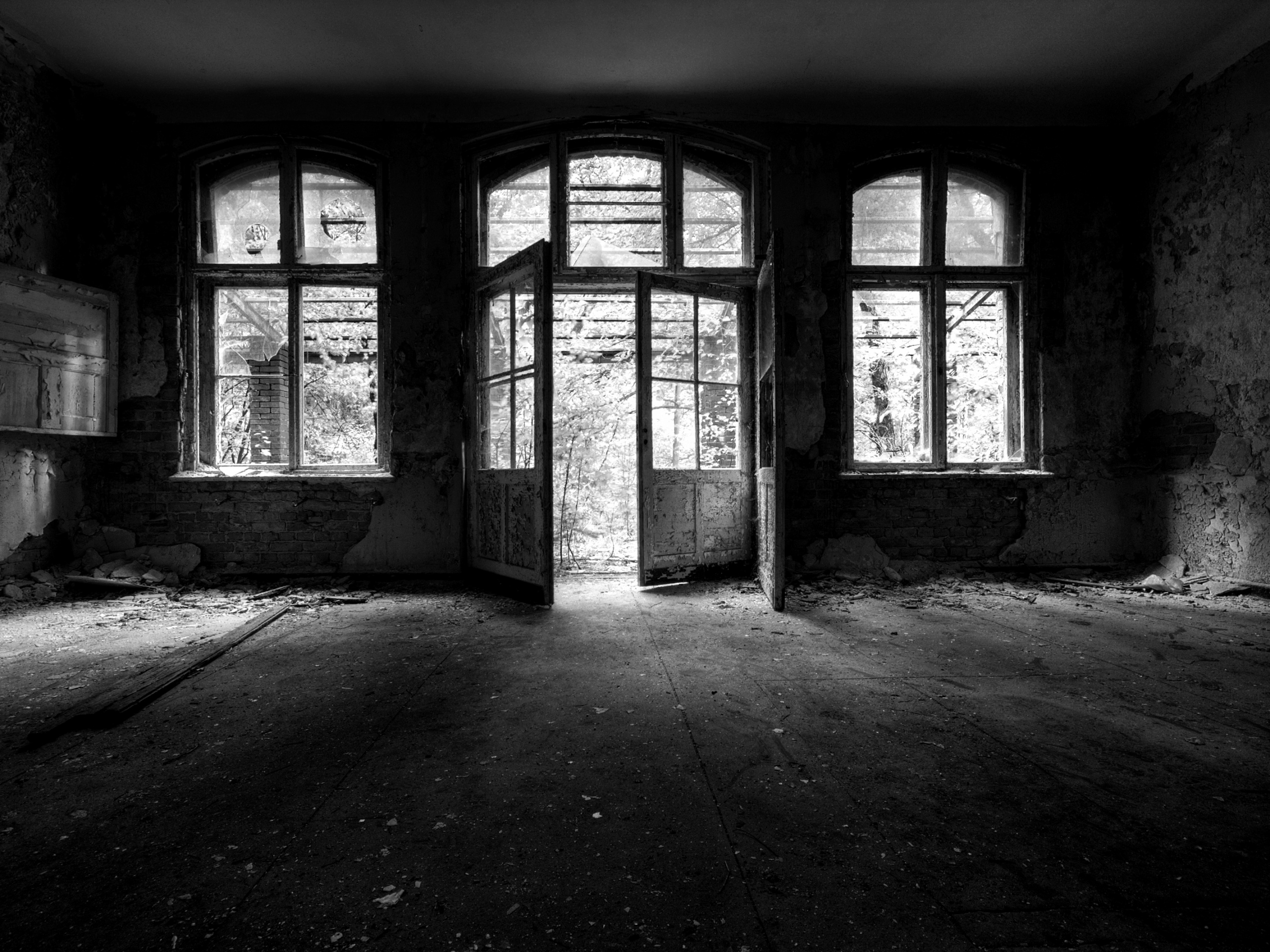 Комната в заброшенном здании обои