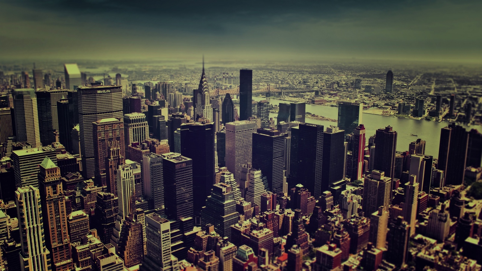 Темное небо над городом обои