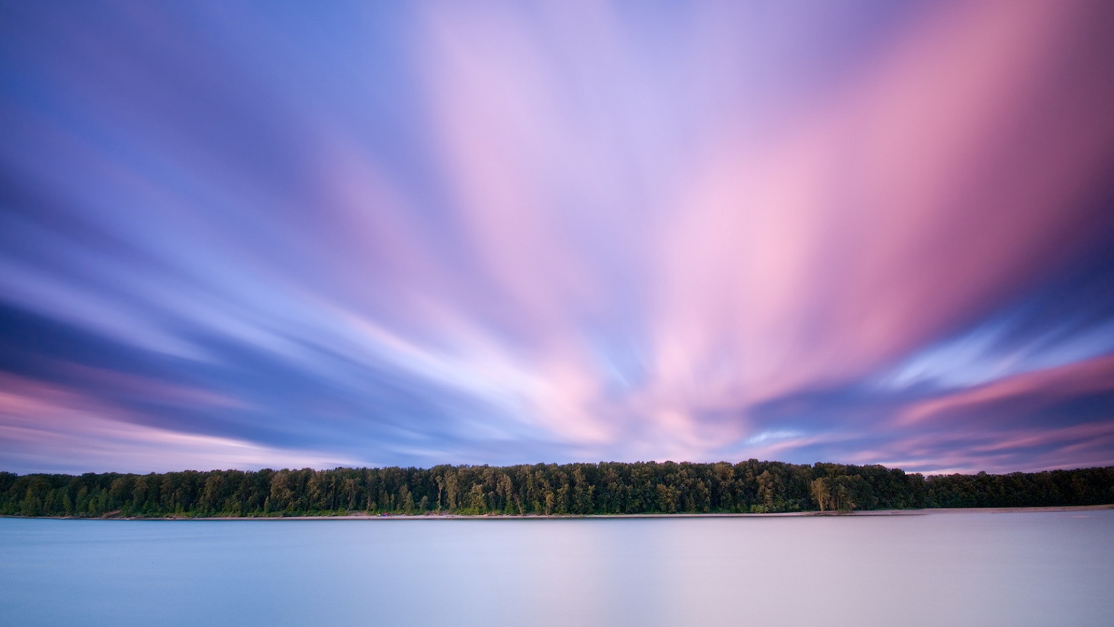 Вечернее небо над озером обои