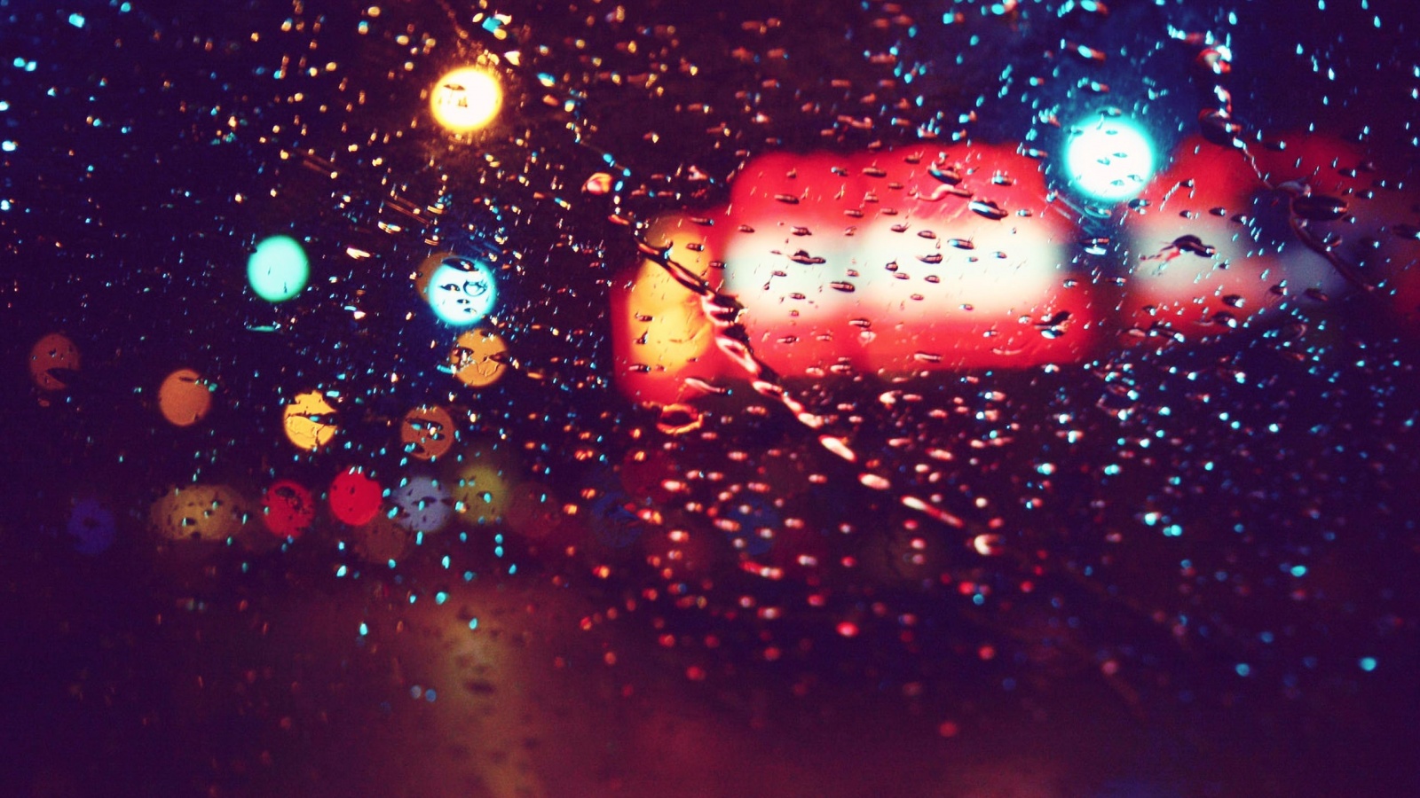 Дождь на стекле обои