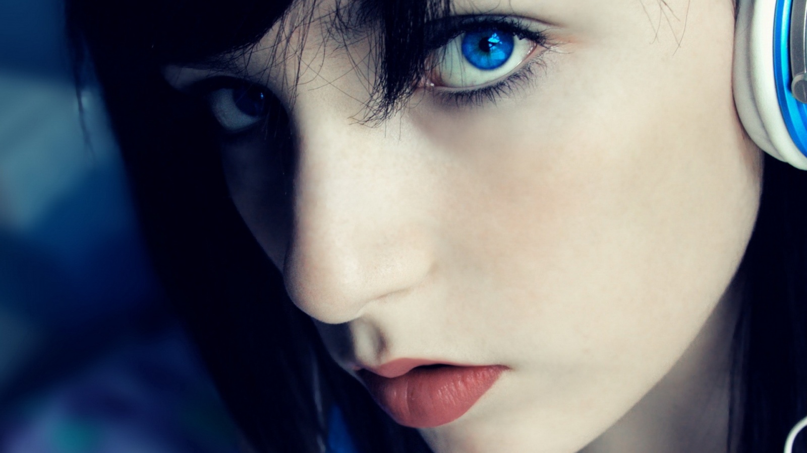 Наушники и девушка обои