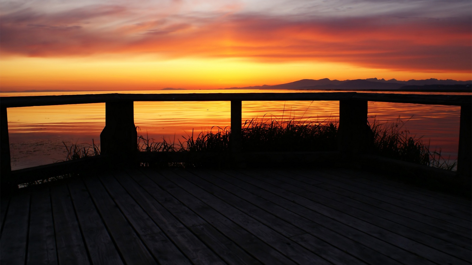 Терасса на море обои